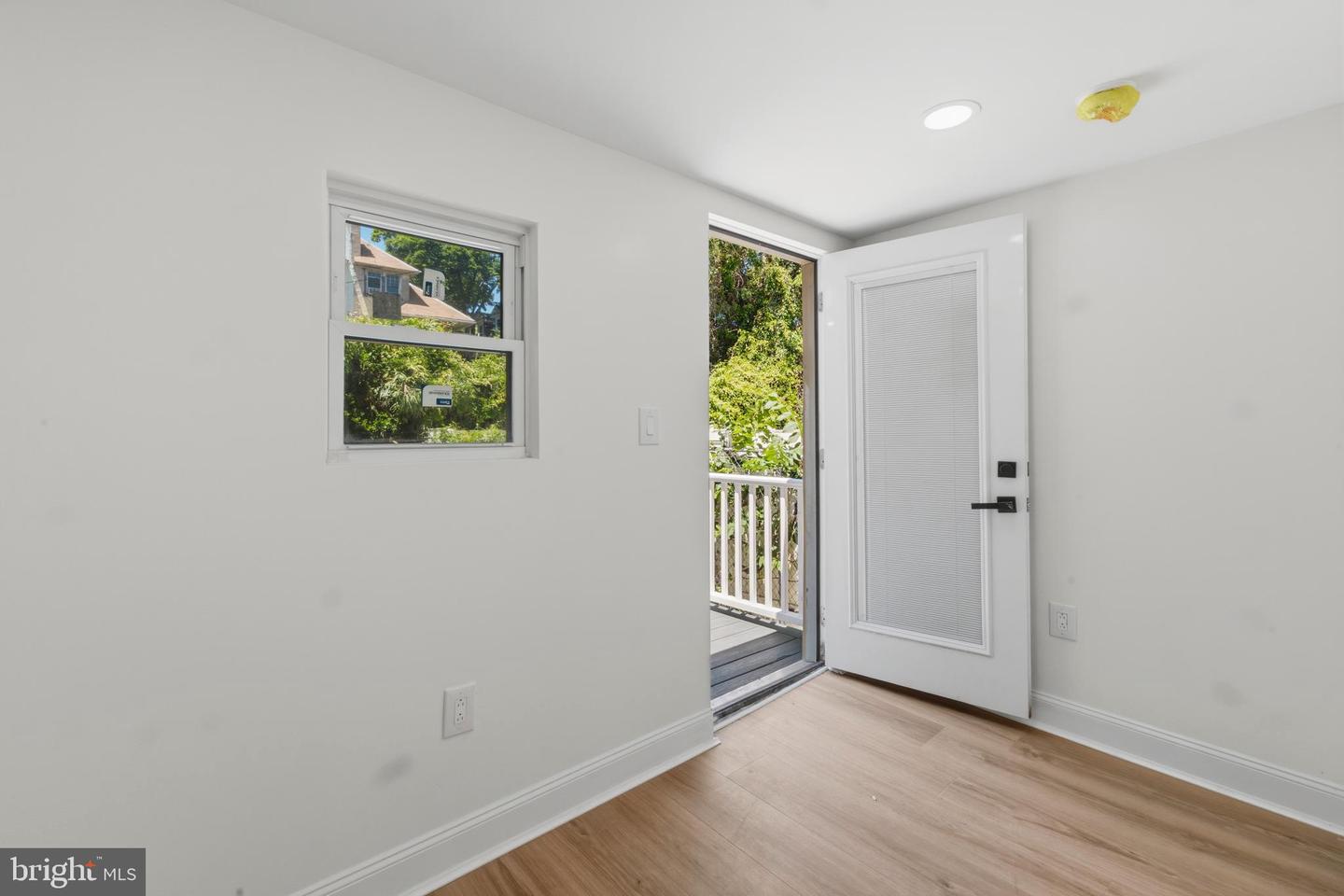 83 W Sharpnack St Property Photo 4