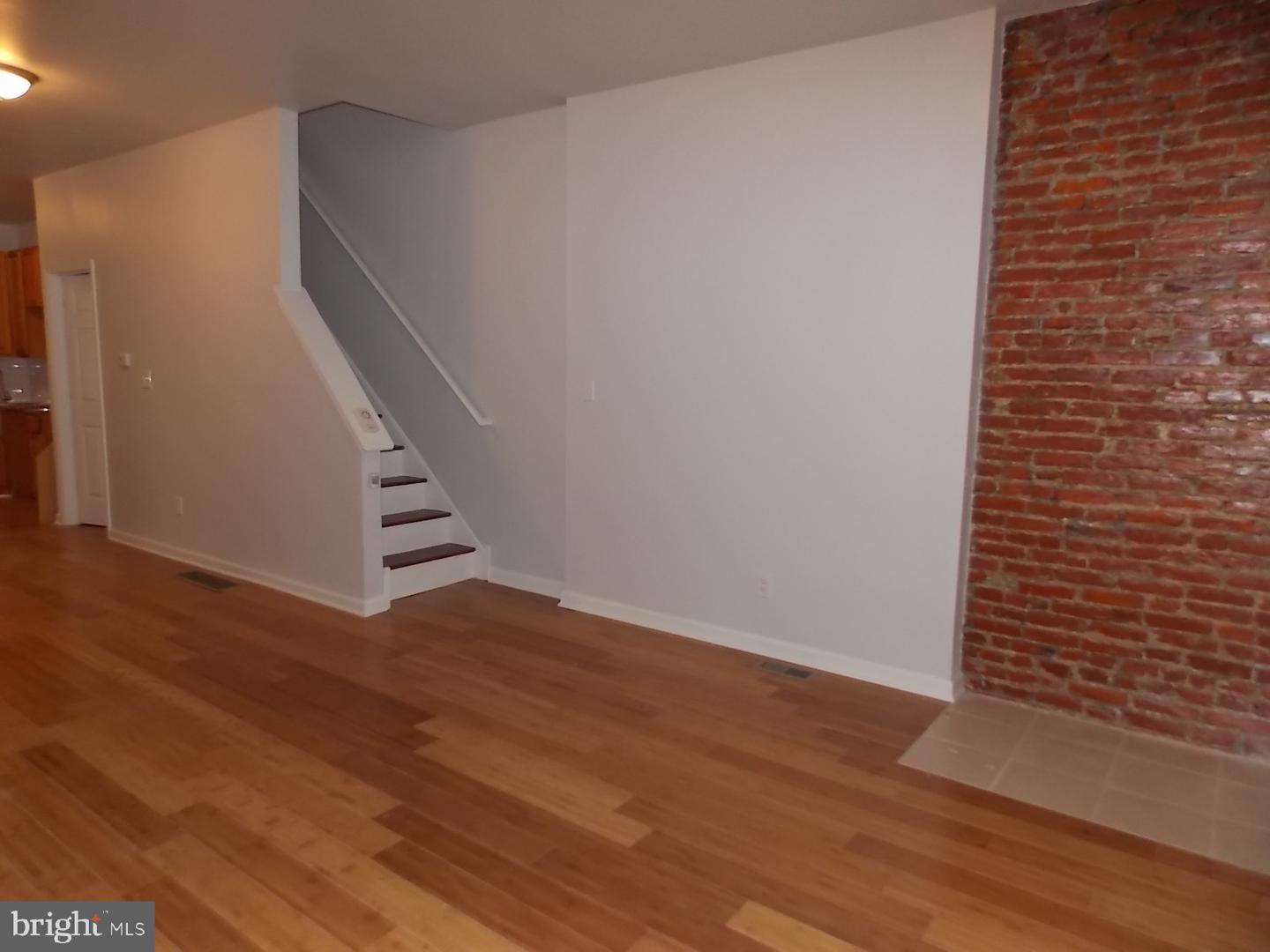 2617 W Montgomery Ave Property Photo 2