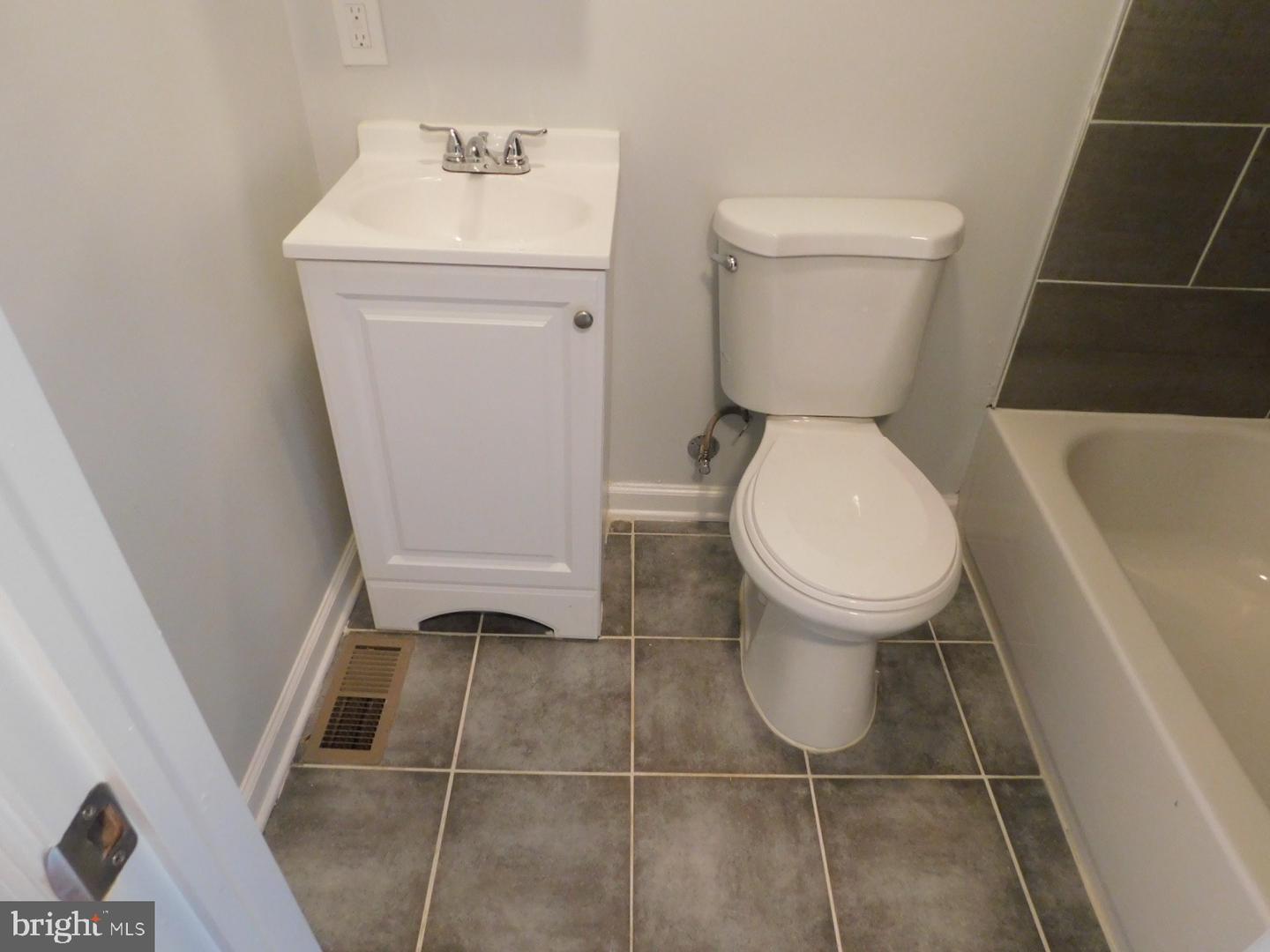 2943 W Diamond St Property Photo 11