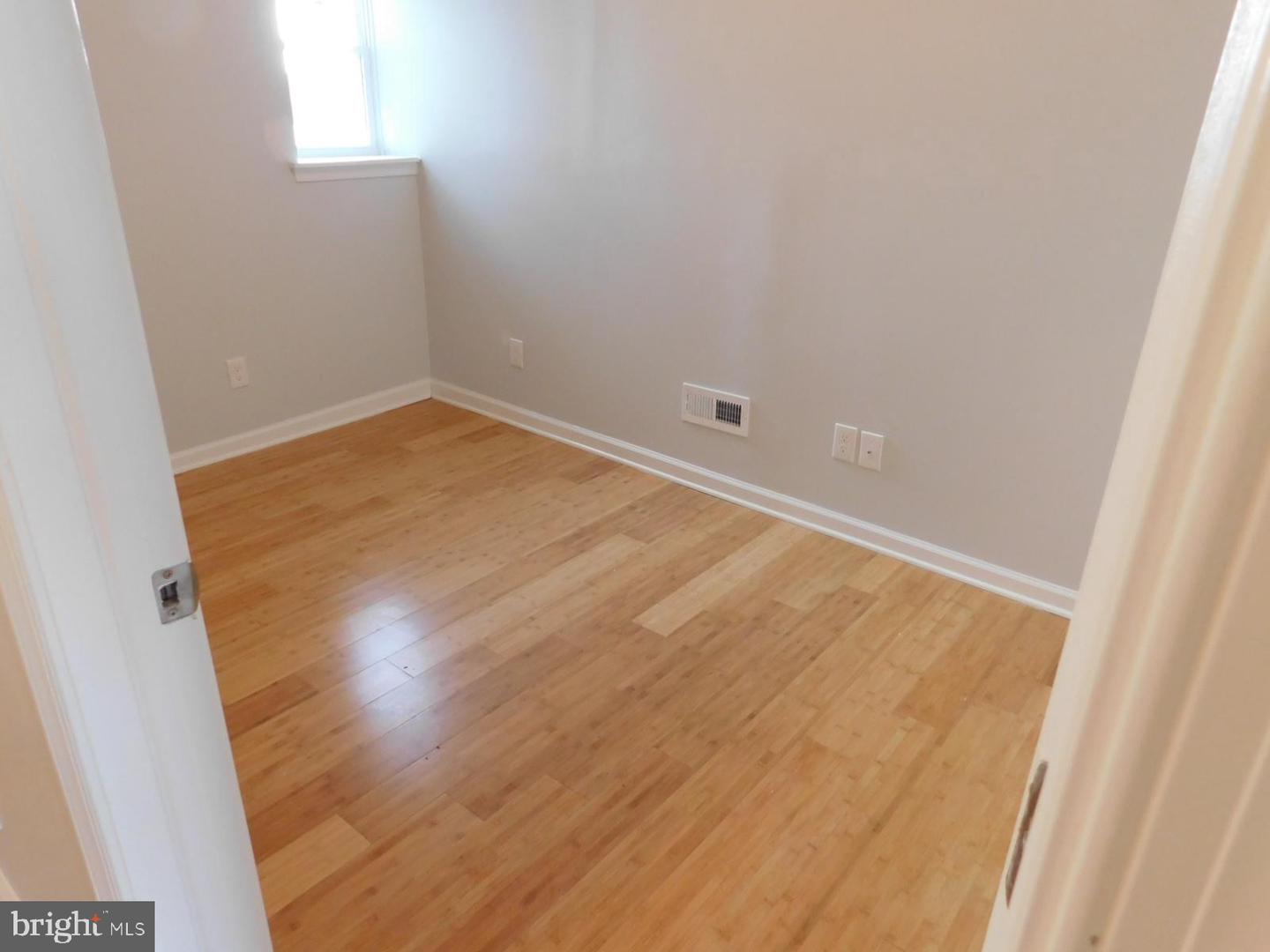 3038 Clifford St Property Photo 8