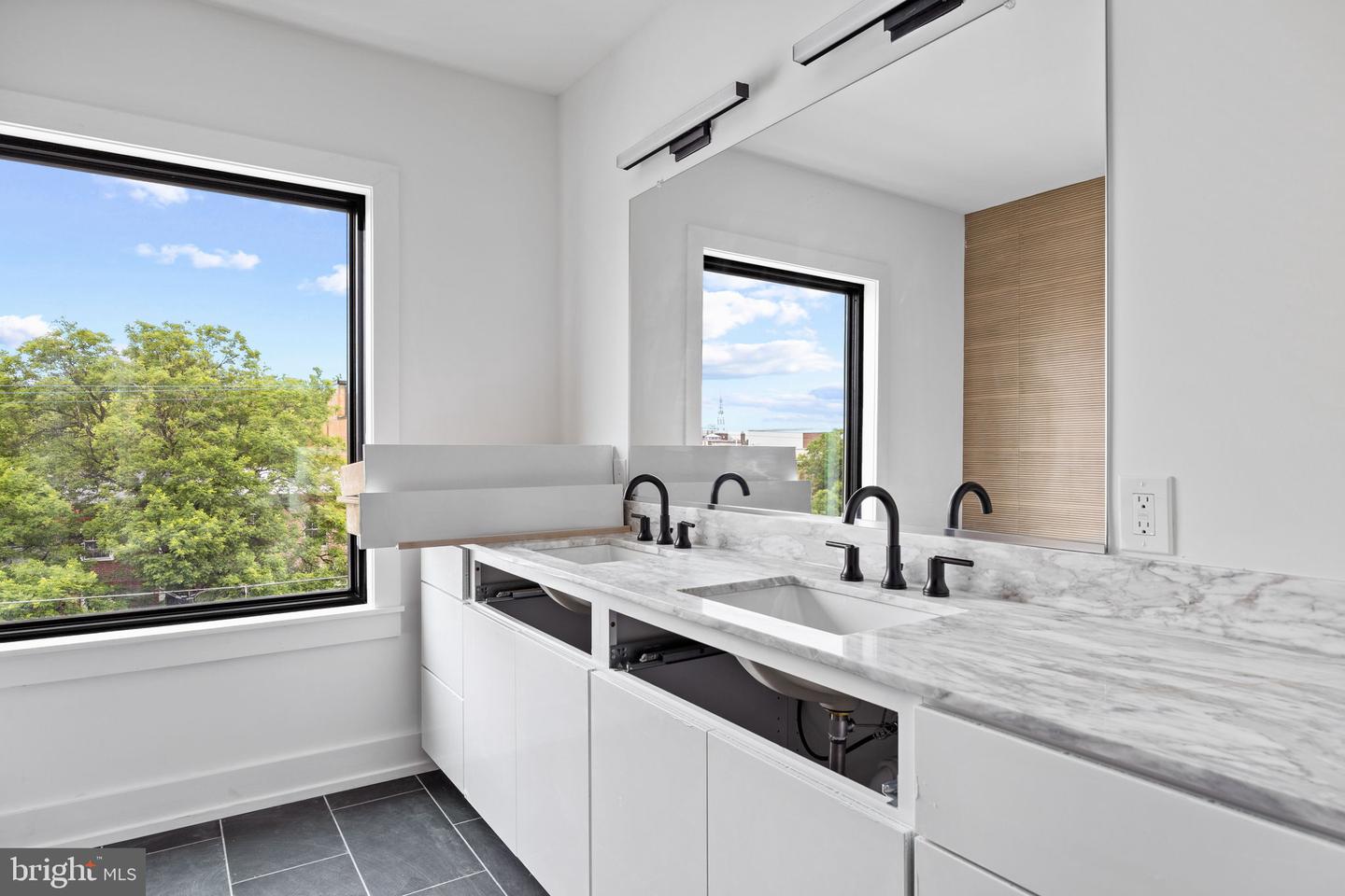 706 Latona St #f Property Photo 10