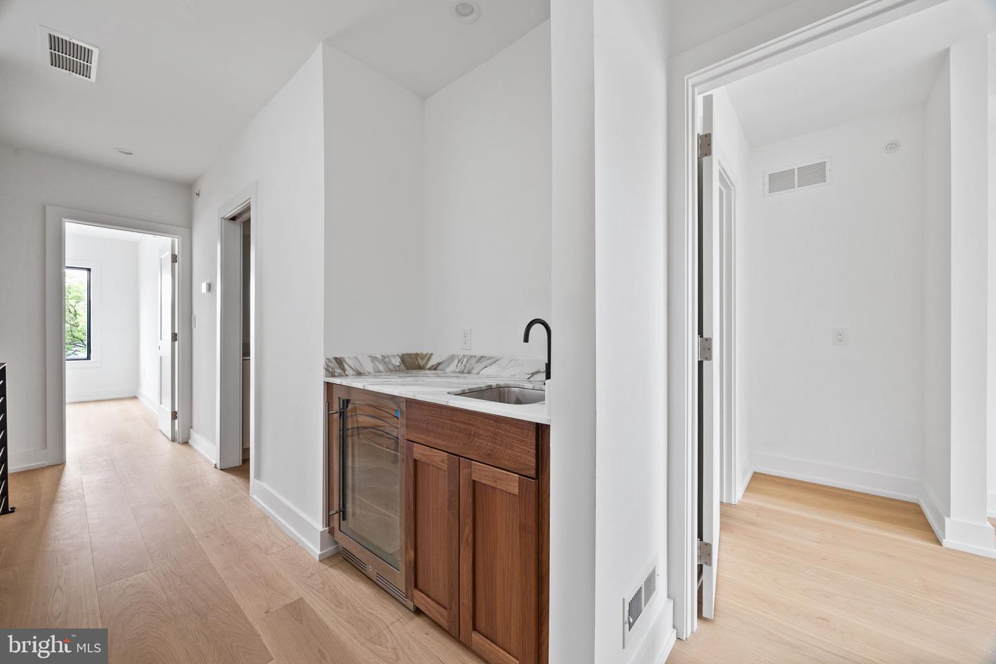 706 Latona St #f Property Photo 17