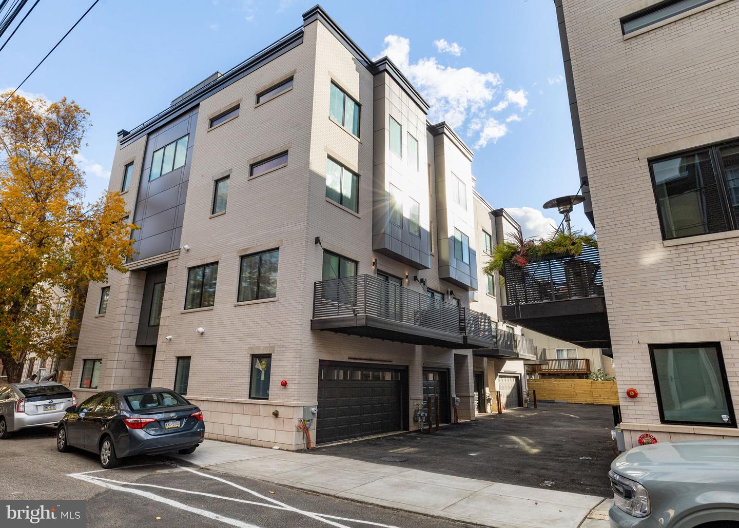 706 Latona St #g Property Photo 4