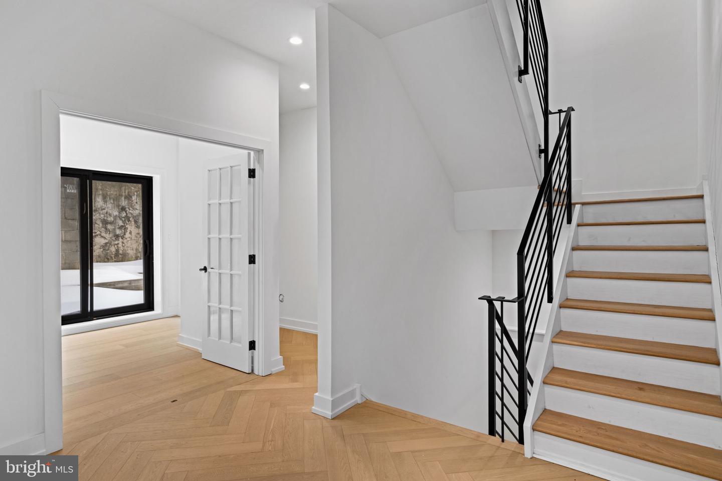 706 Latona St #g Property Photo 5