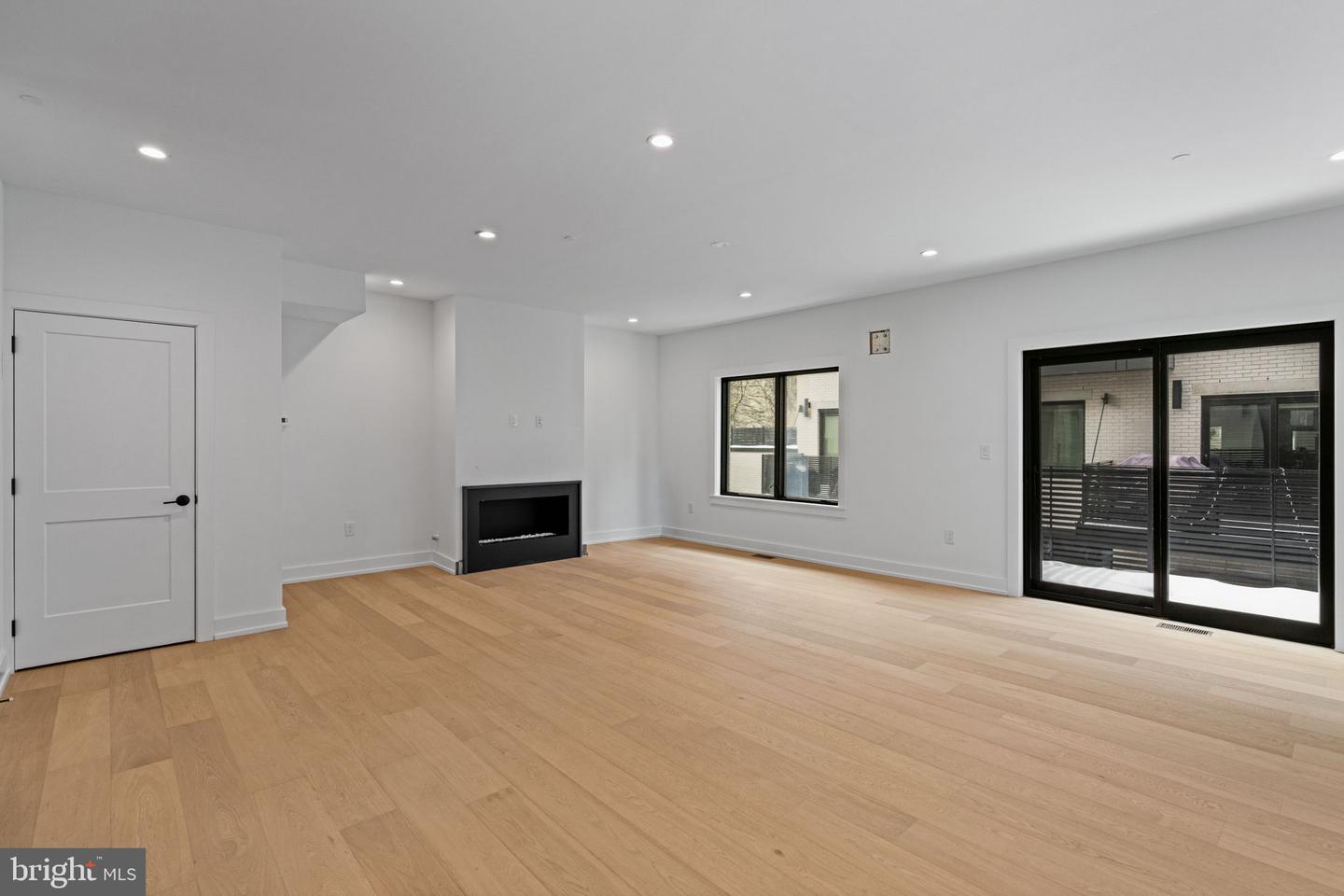 706 Latona St #g Property Photo 11