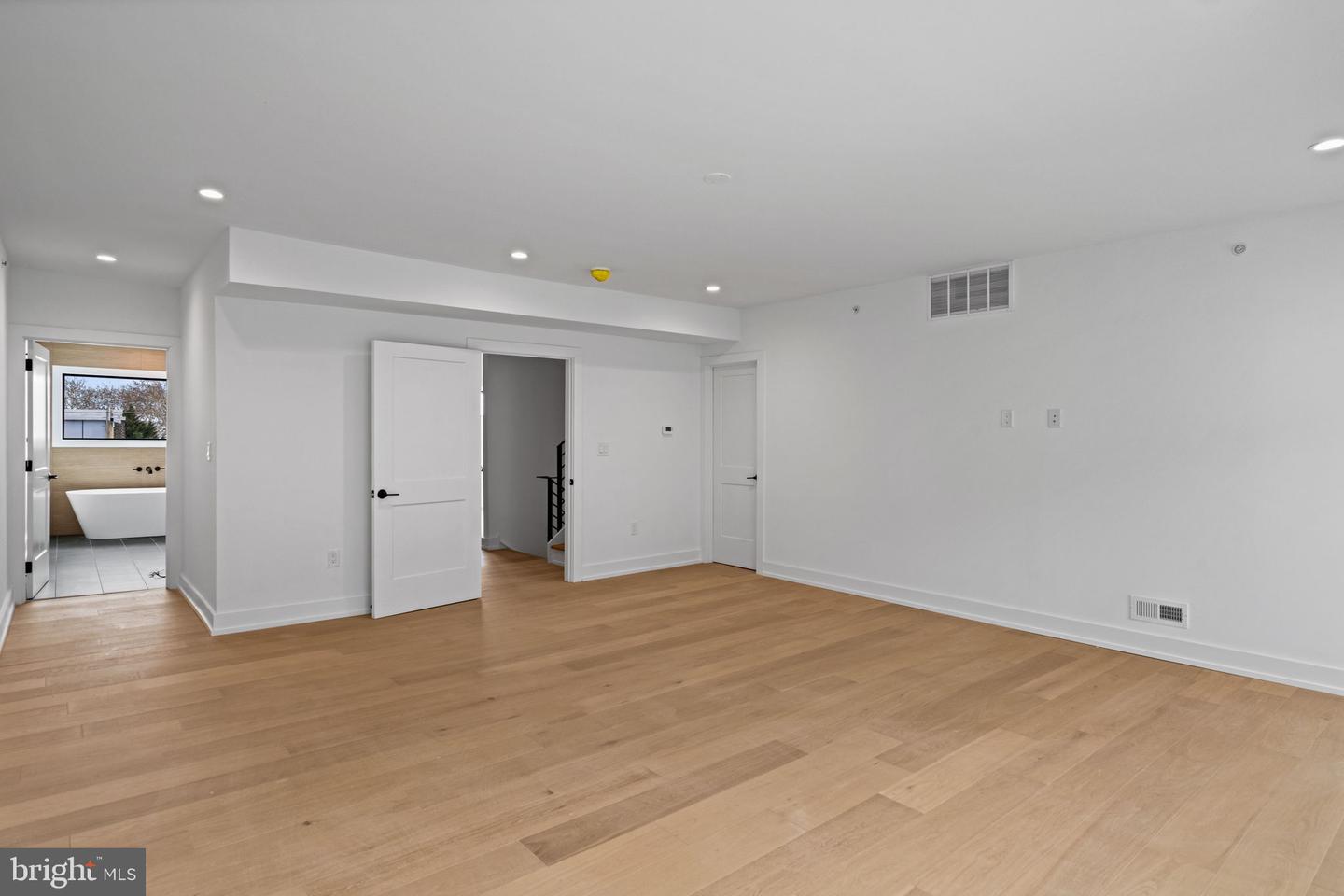 706 Latona St #g Property Photo 17