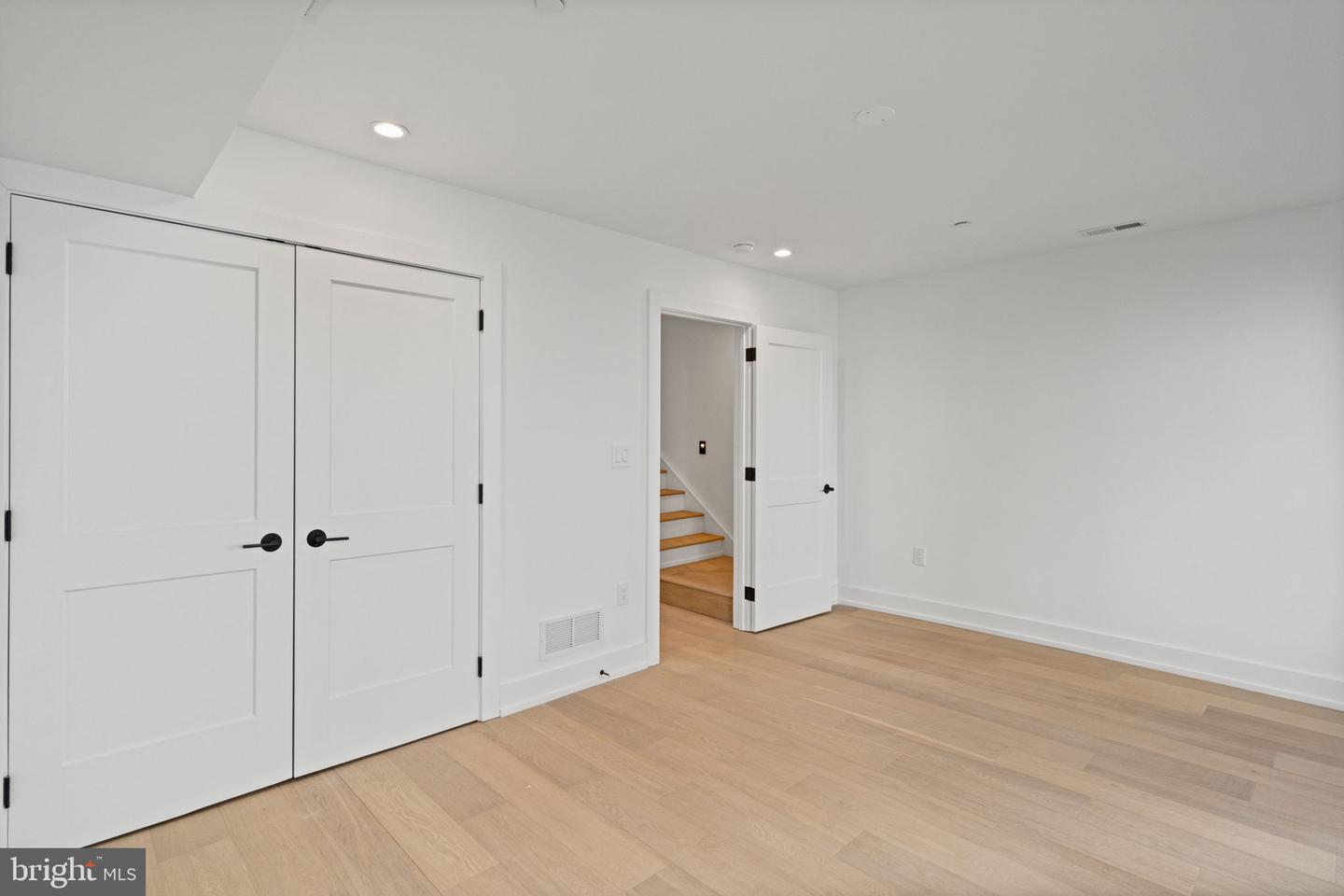 706 Latona St #i Property Photo 19