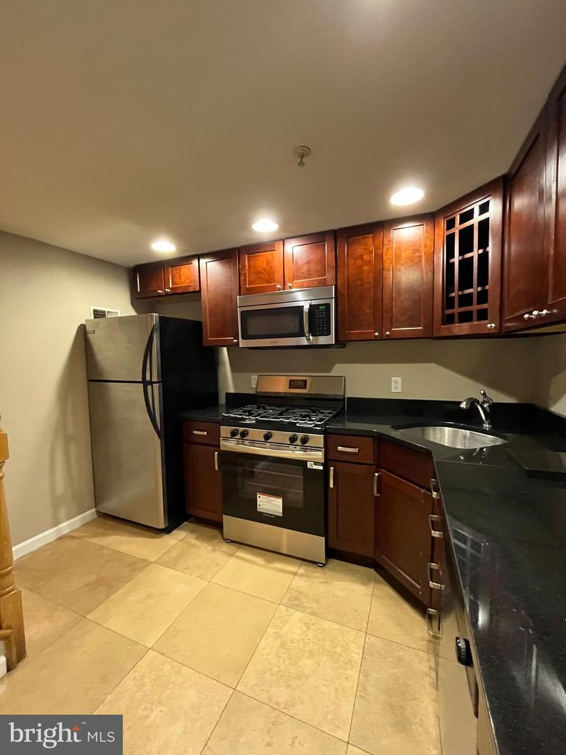 1027-31 N 4th St #h Property Photo 4