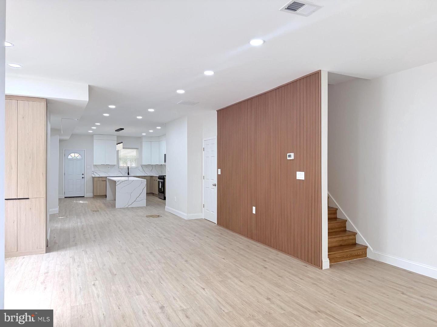 7006 Torresdale Ave Property Photo 3