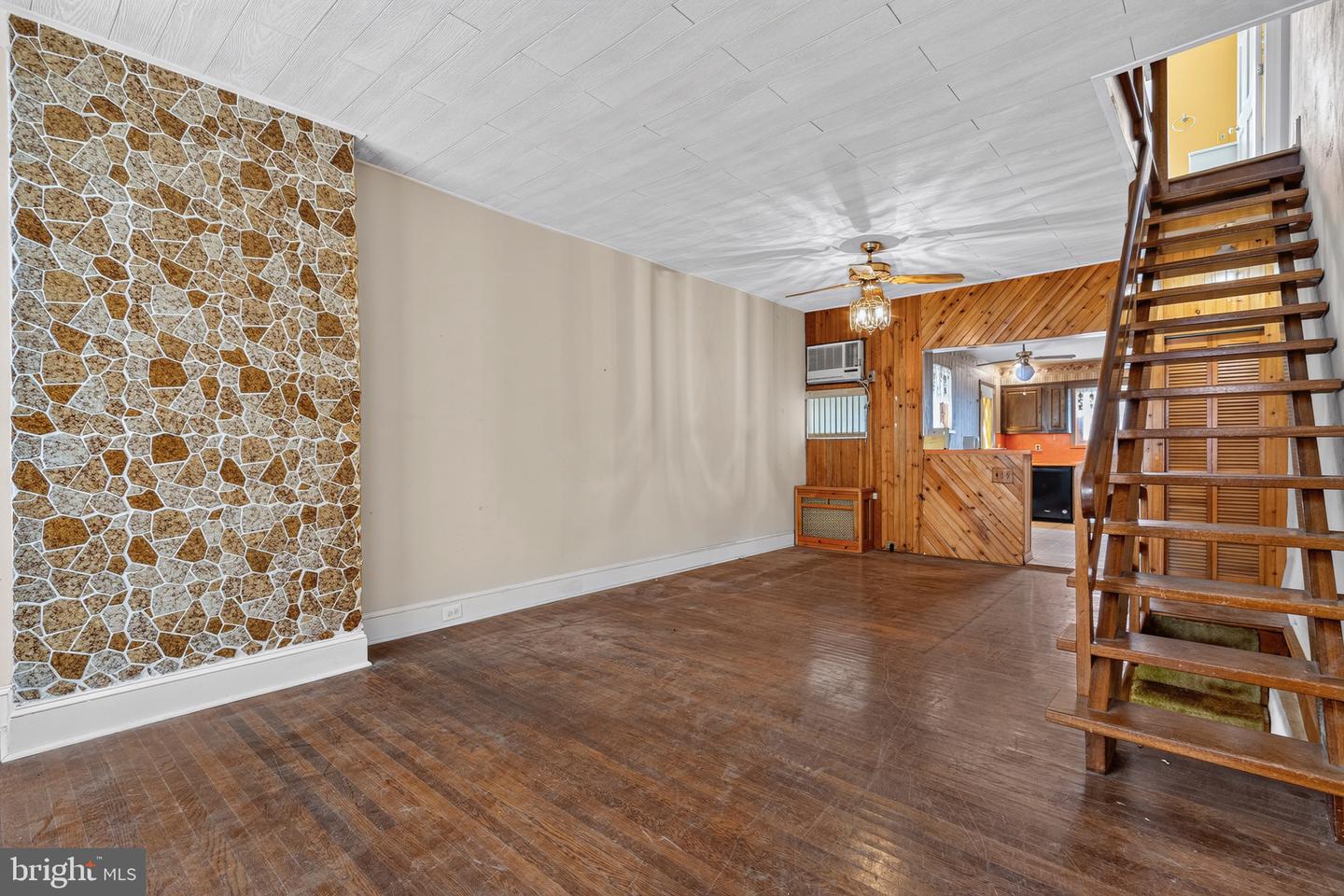 1808 Tree St Property Photo 2