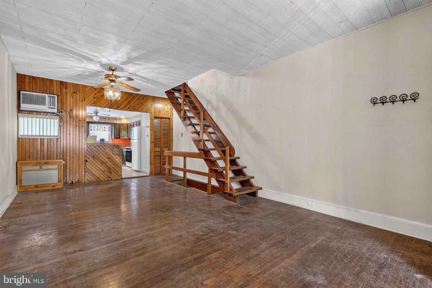 1808 Tree St Property Photo 3