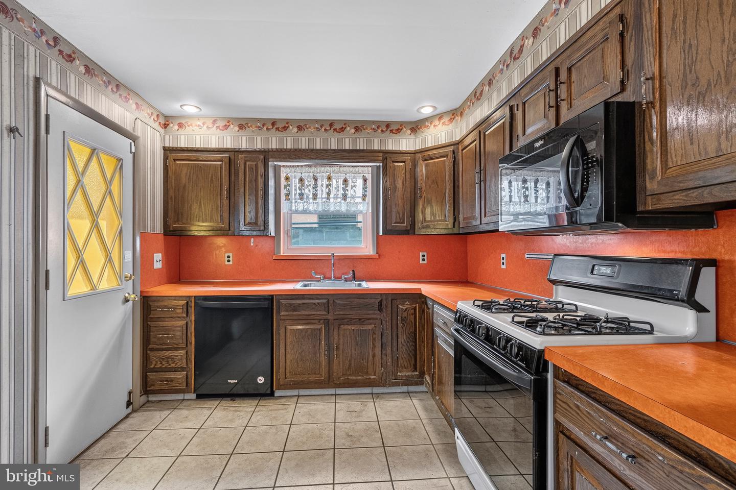 1808 Tree St Property Photo 7