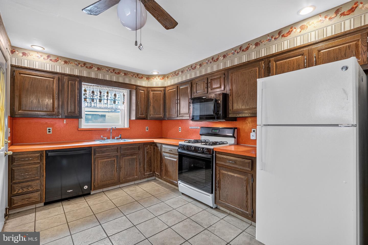 1808 Tree St Property Photo 8