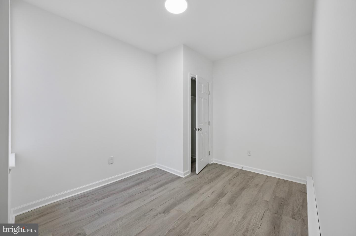 247 W BERKLEY ST Property Photo 1