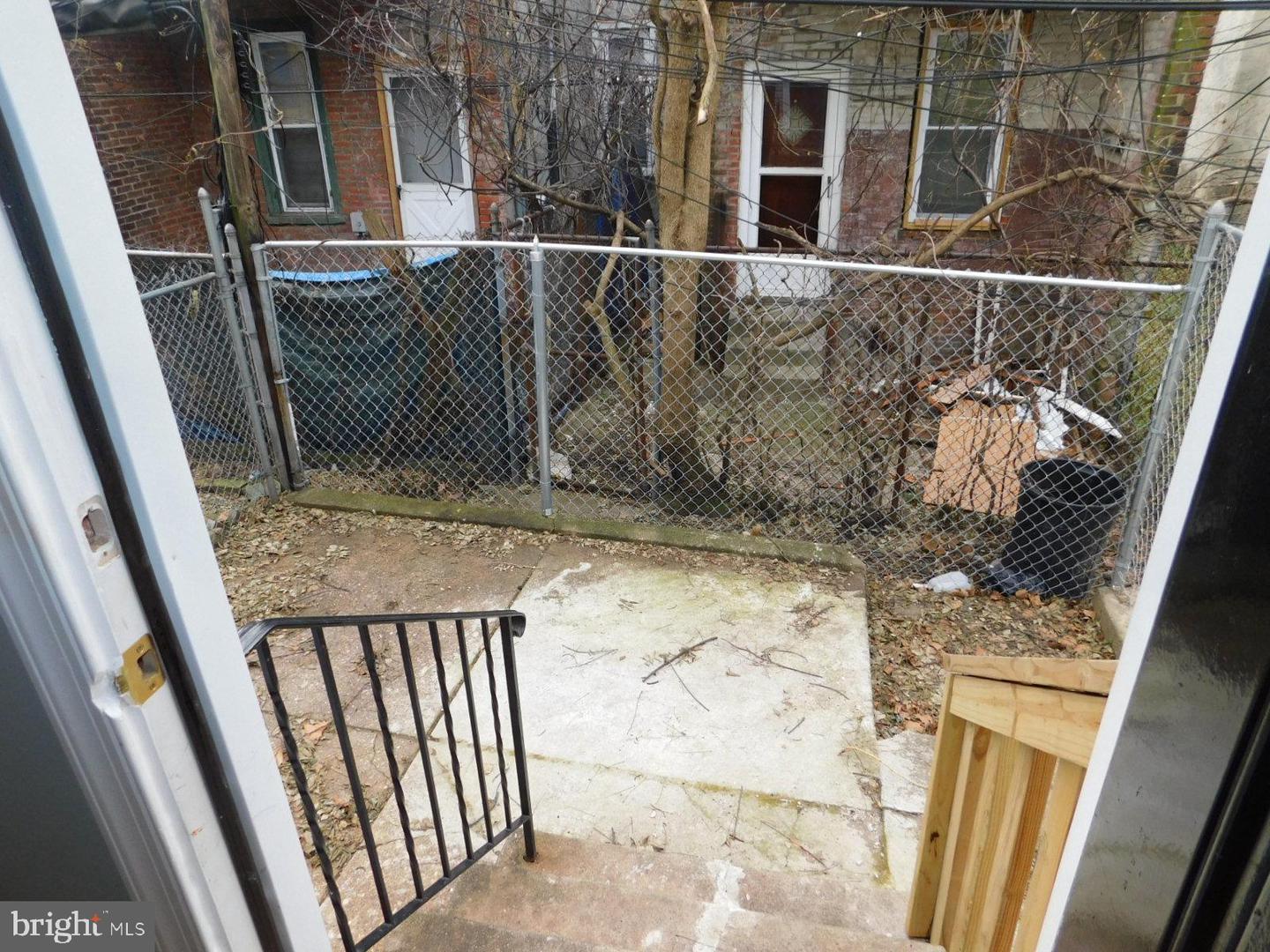 5026 Parrish St Property Photo 4