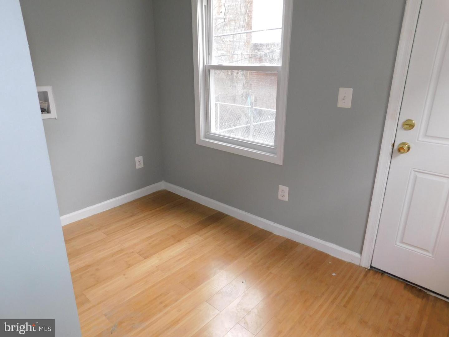5026 Parrish St Property Photo 5