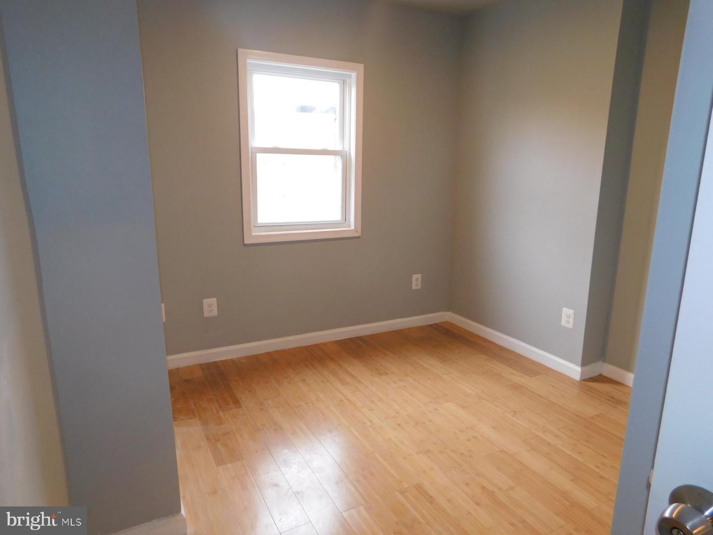 5026 Parrish St Property Photo 6