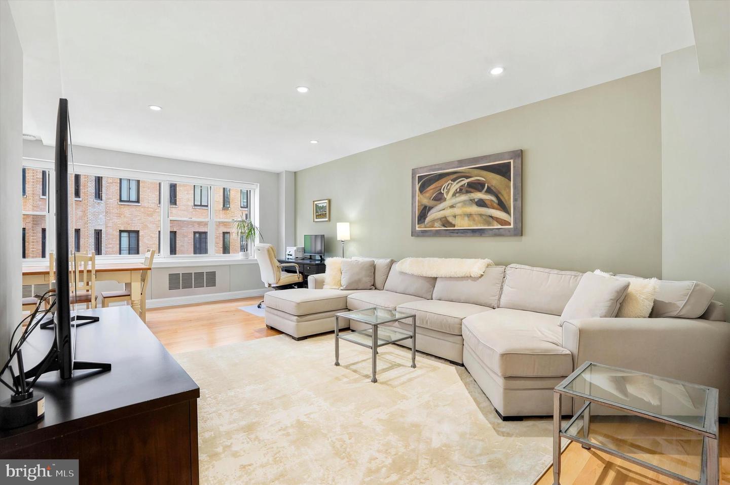 220 W Rittenhouse Sq #5d Property Photo 2