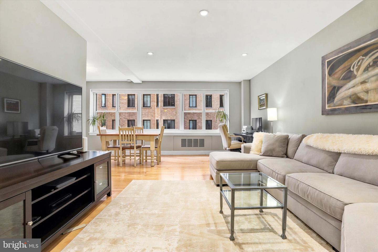 220 W Rittenhouse Sq #5d Property Photo 4