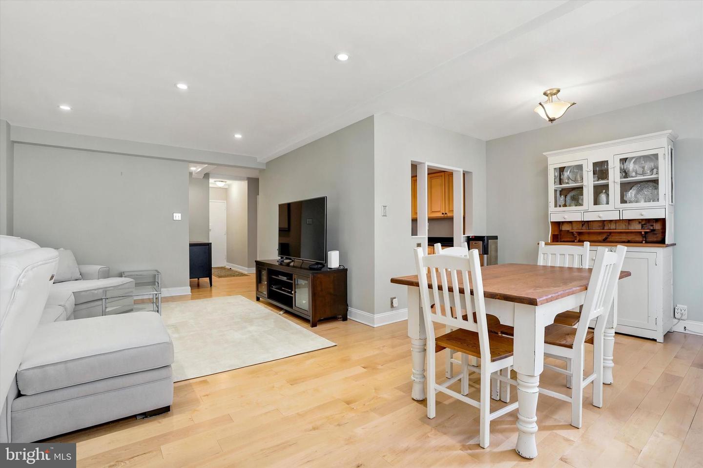 220 W Rittenhouse Sq #5d Property Photo 9