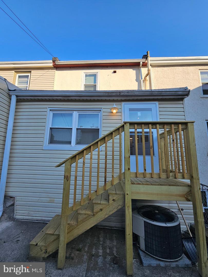 180 Krams Ave Property Photo 4