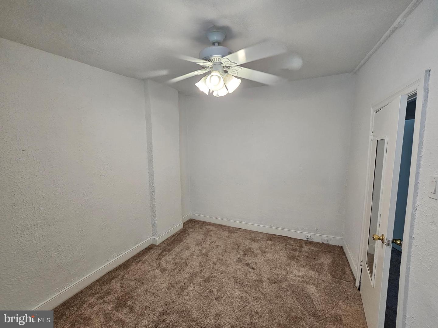 180 Krams Ave Property Photo 7