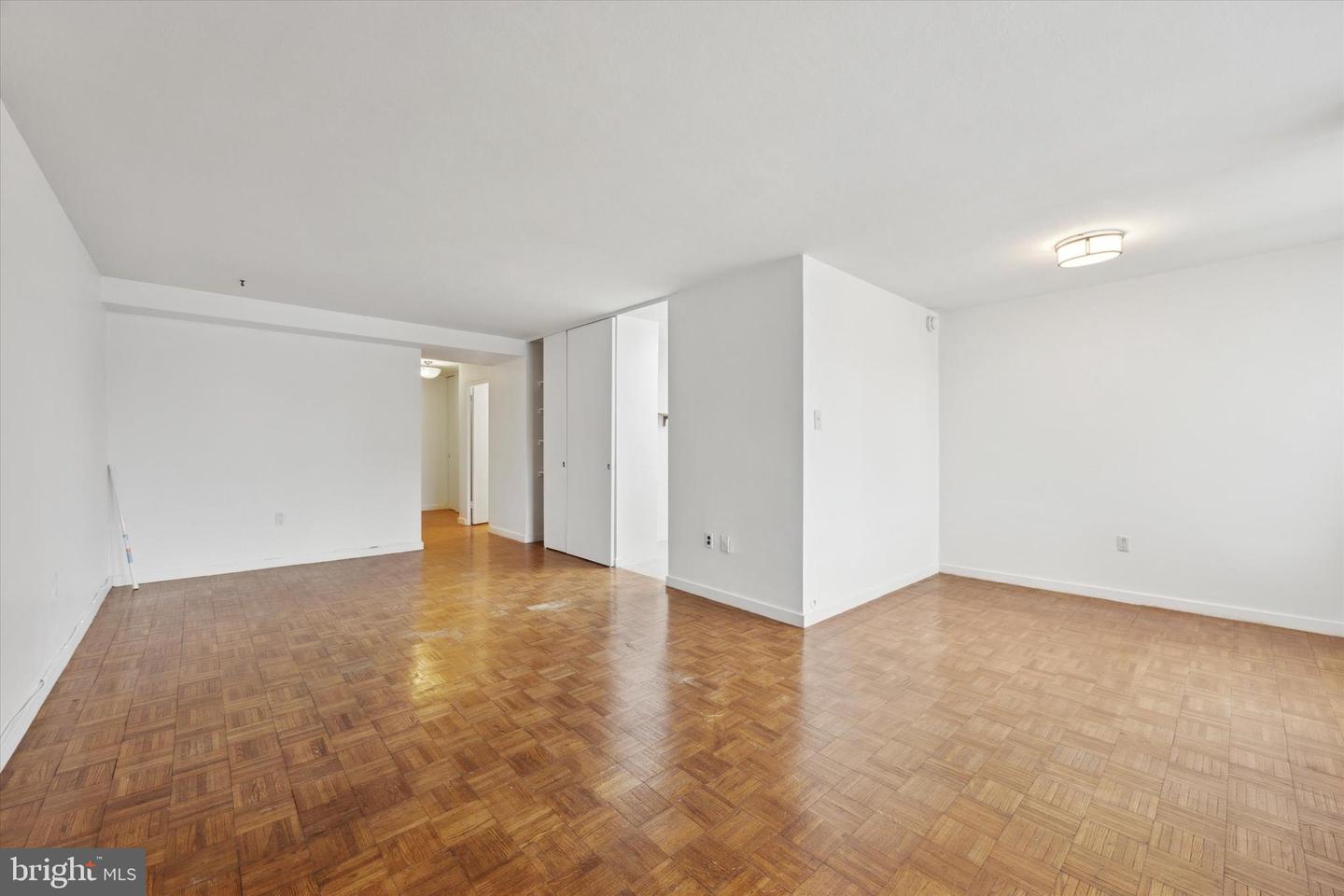 604-36 S Washington Sq #804 Property Photo 5