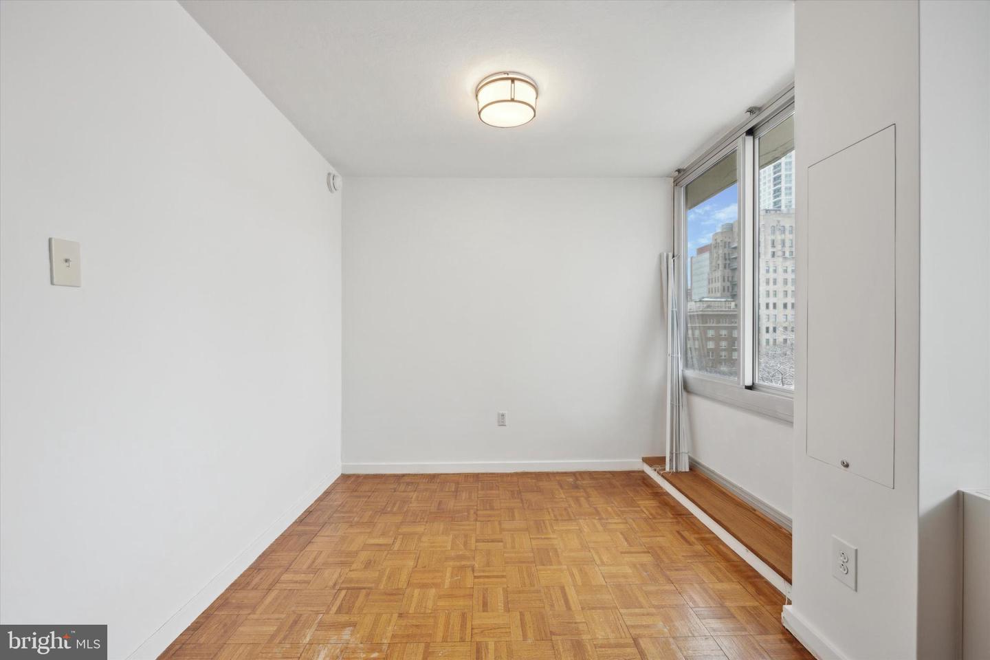 604-36 S Washington Sq #804 Property Photo 8