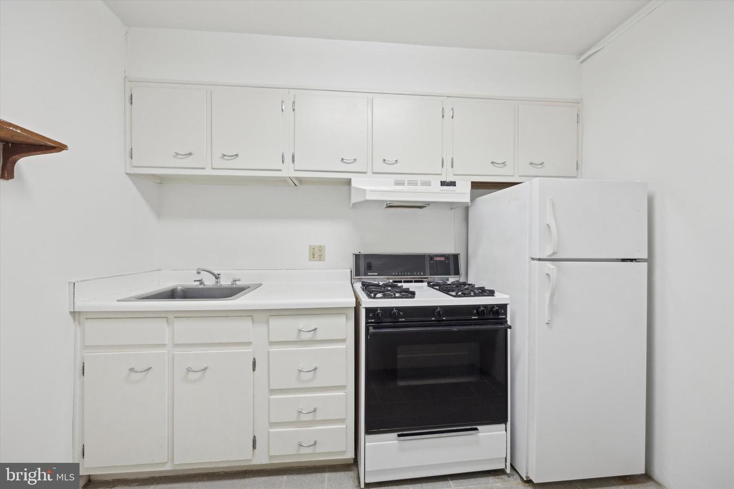 604-36 S Washington Sq #804 Property Photo 9