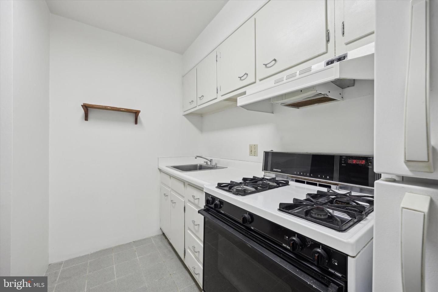 604-36 S Washington Sq #804 Property Photo 10