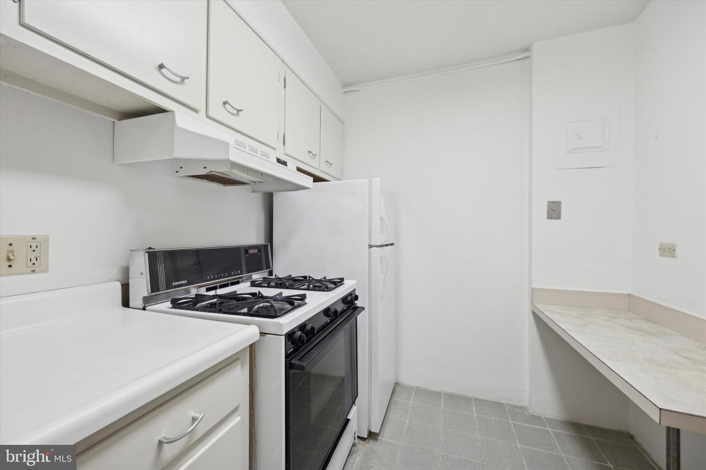 604-36 S Washington Sq #804 Property Photo 11