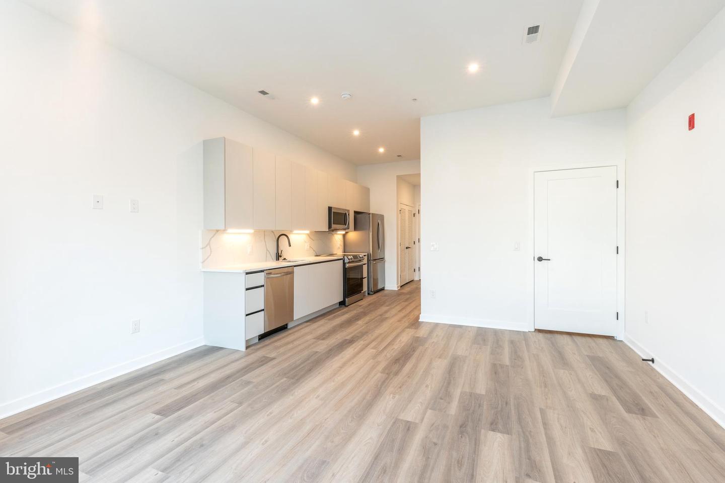 3120 W JEFFERSON ST #404 Property Photo 1