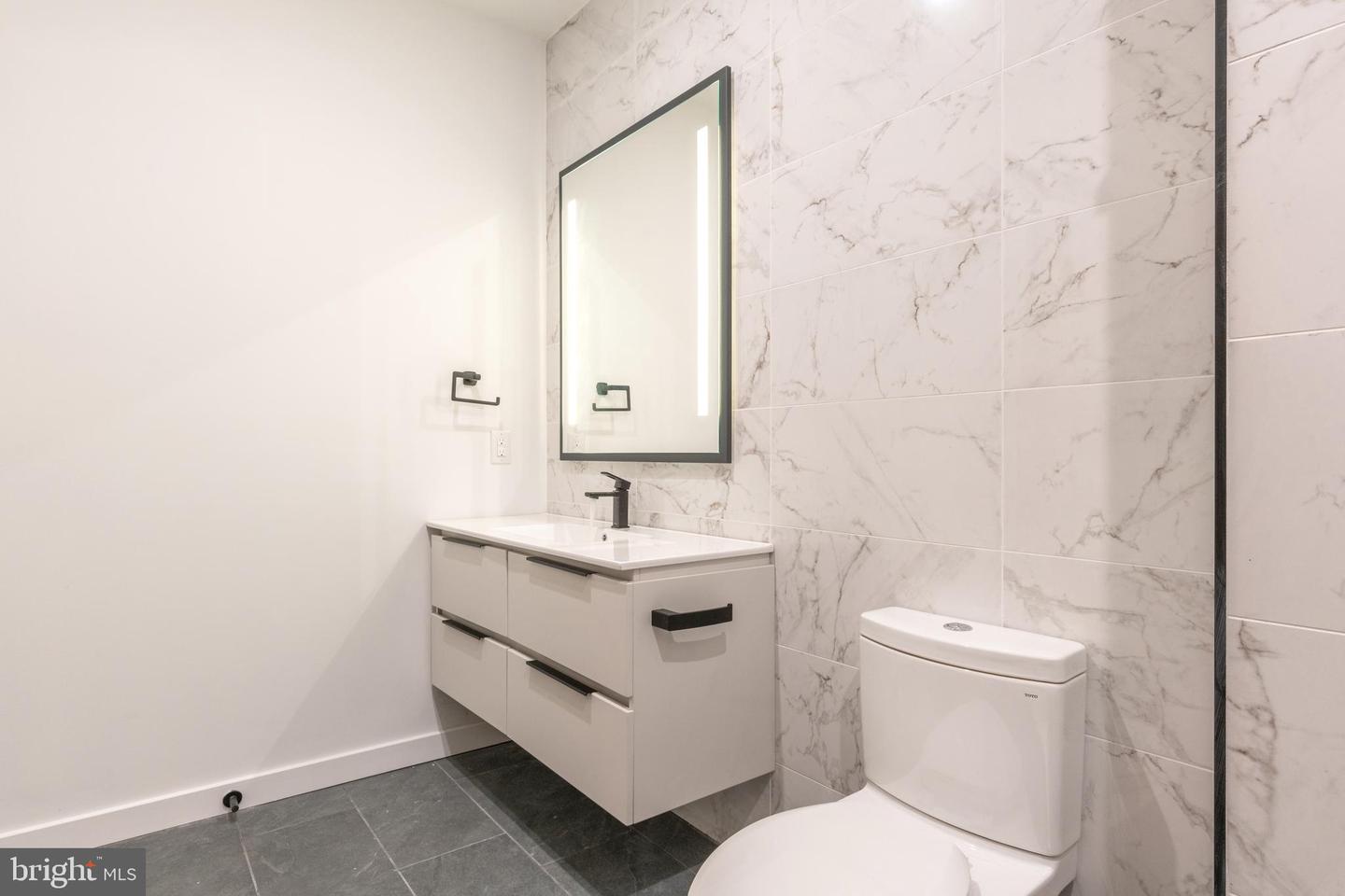 3120 W Jefferson St #404 Property Photo 6