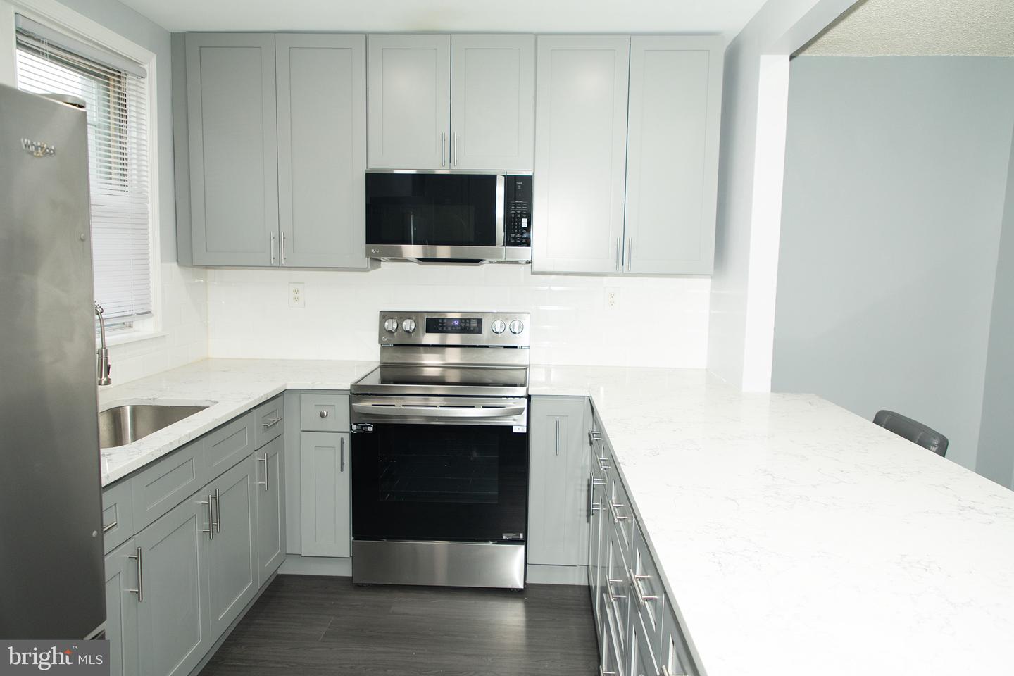 4209 Benner St Property Photo 3
