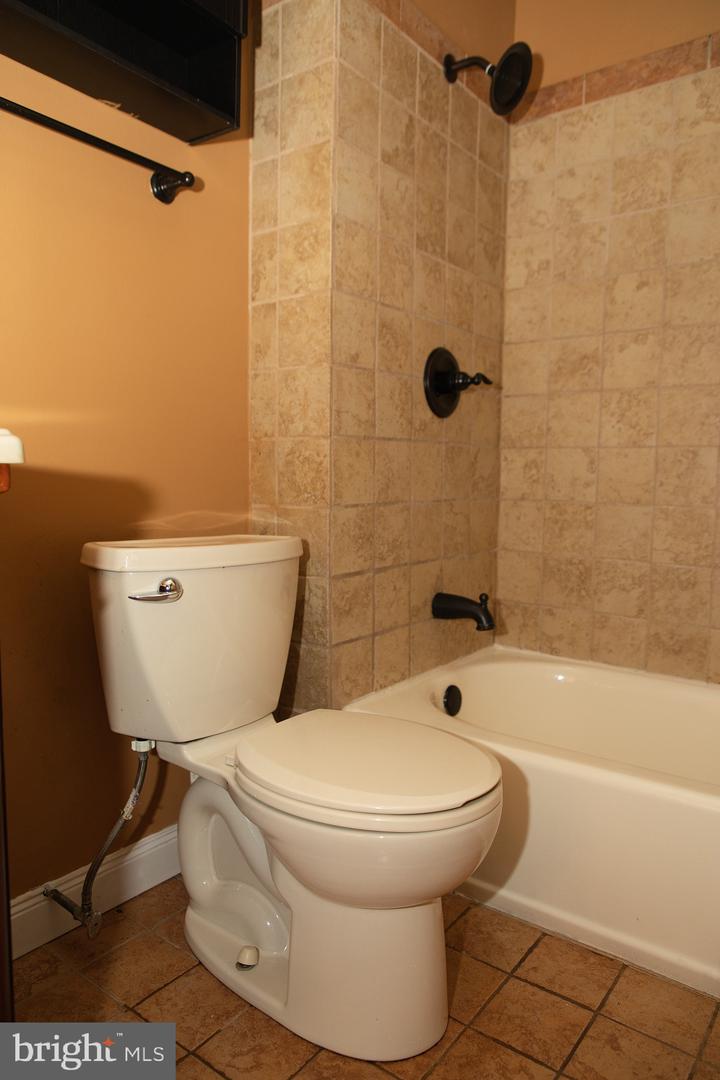 4209 Benner St Property Photo 15