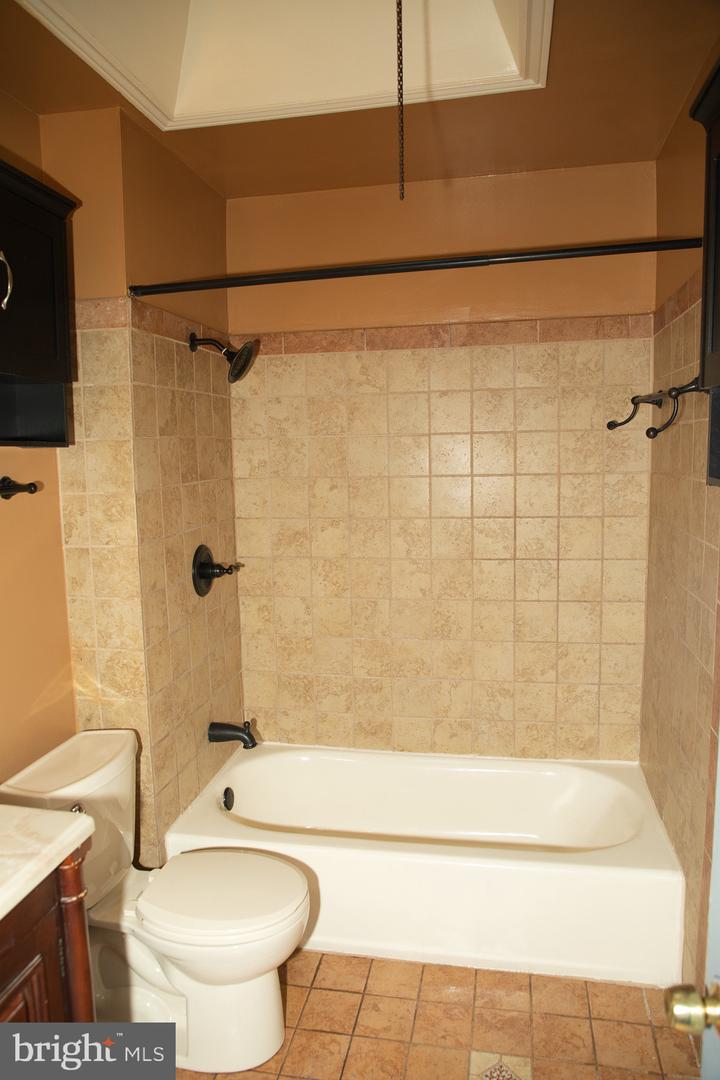 4209 Benner St Property Photo 16