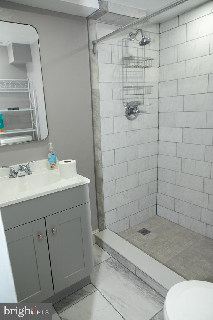 4209 Benner St Property Photo 28