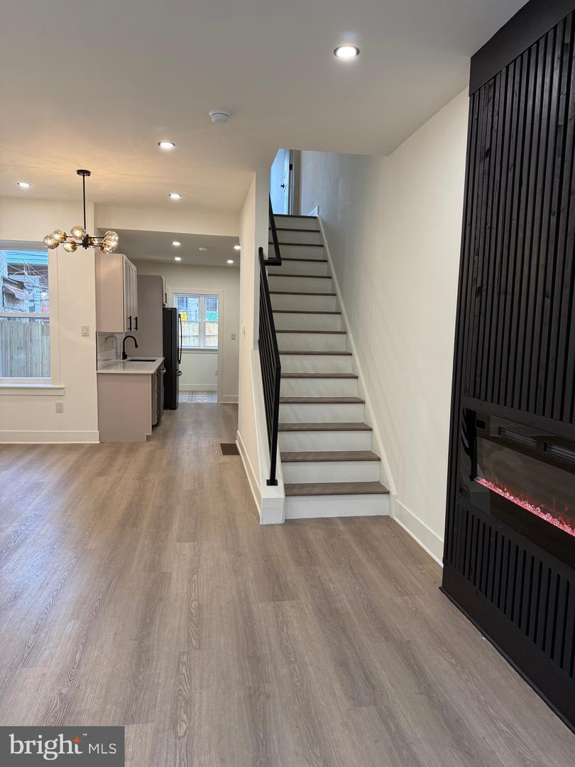 1329 N Dover St Property Photo 3
