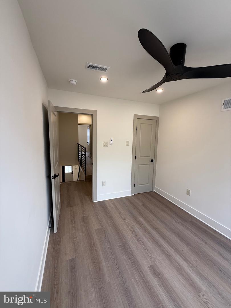 1329 N Dover St Property Photo 12