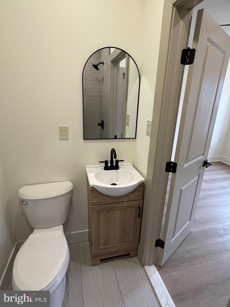 1329 N Dover St Property Photo 19