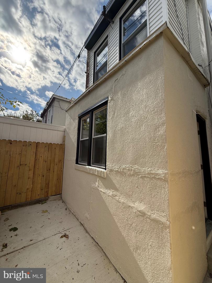 1329 N Dover St Property Photo 26