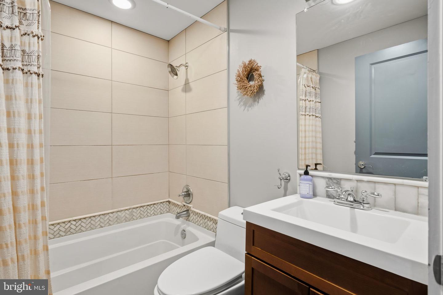 1023 Mt Vernon St #1 Property Photo 17