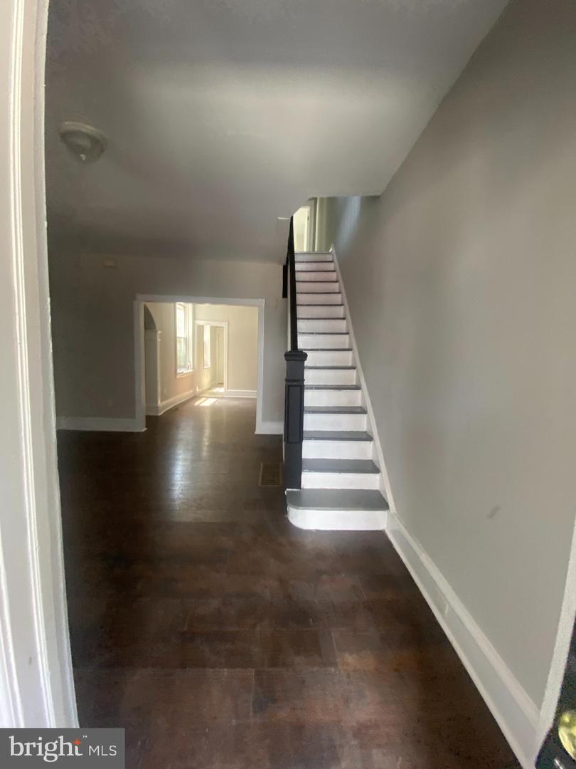 139 W Hansberry St Property Photo 3