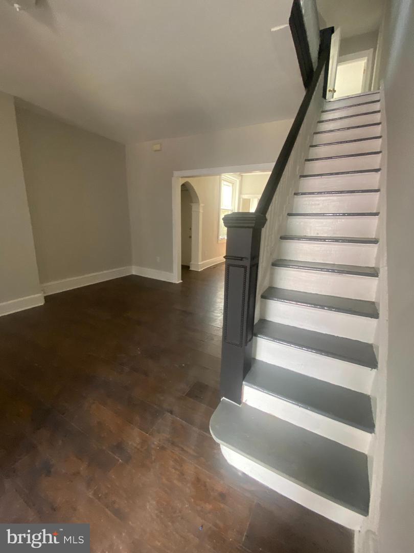 139 W Hansberry St Property Photo 4