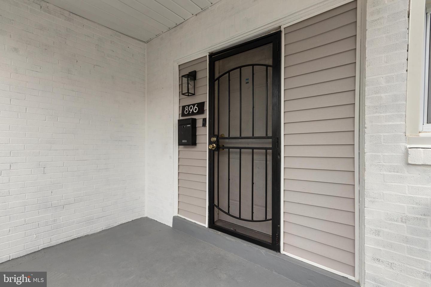 896 Brill St Property Photo 4