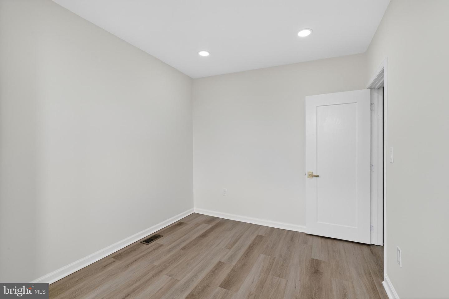 896 Brill St Property Photo 24