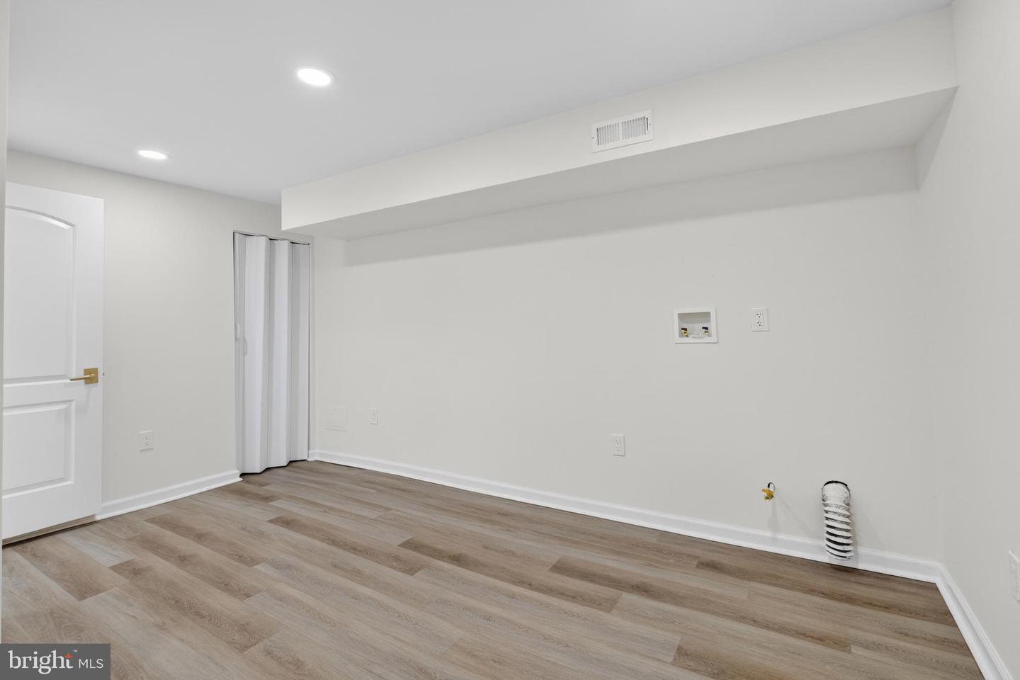 896 Brill St Property Photo 26