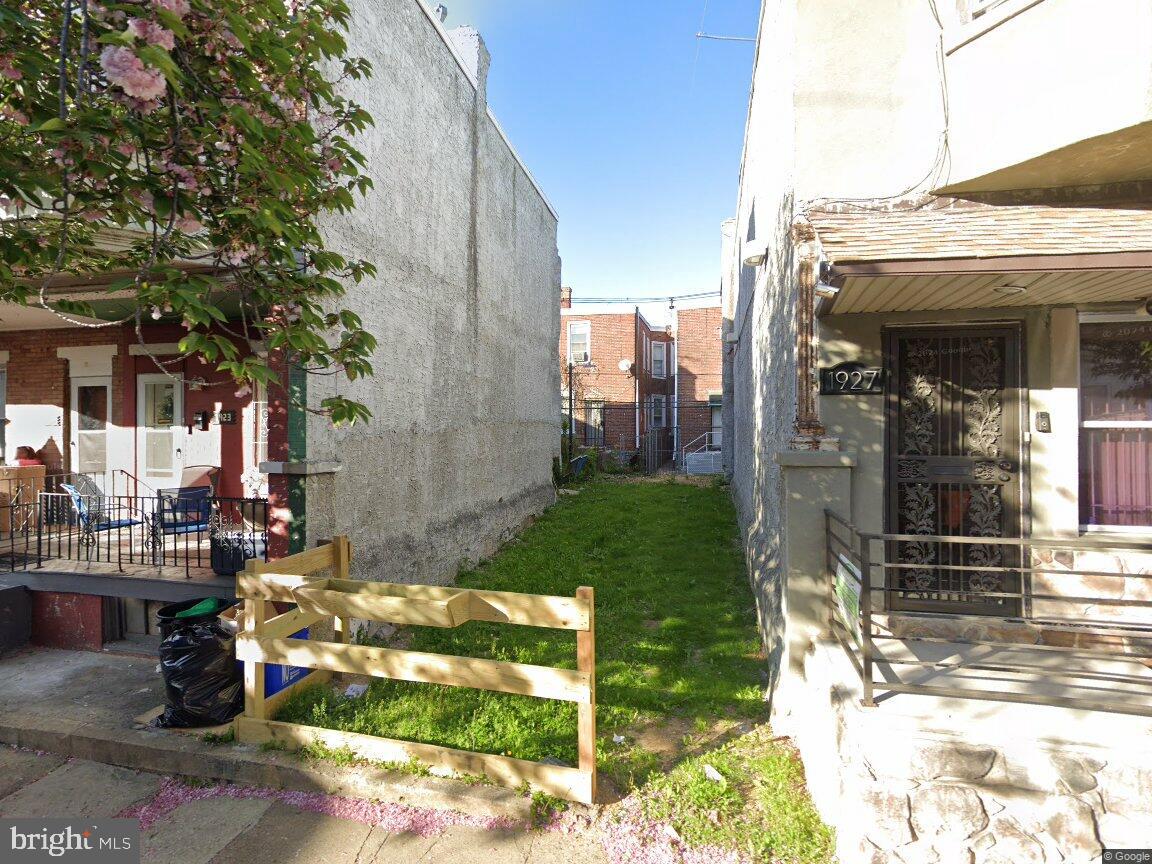 1925 S Alden St Property Photo 1