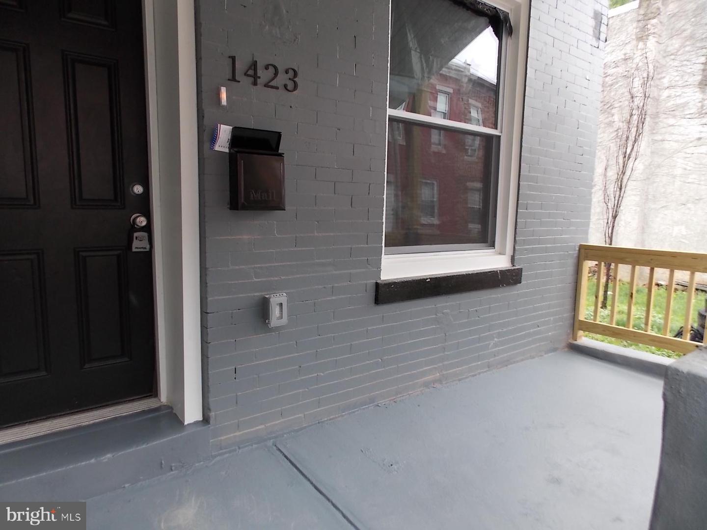 1423 S Paxon St Property Photo 1
