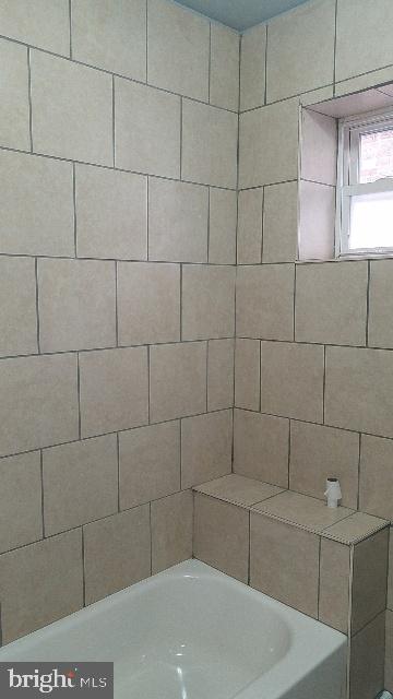 868 N Farson St Property Photo 5